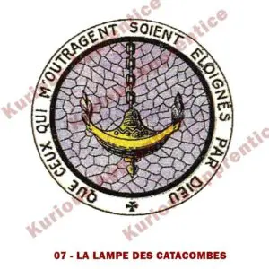 Pentacle La Lampe des Catacombes de l'Abbé Julio en papier de 8 x 8 cm, conçu pour offrir une protection contre les ennemis cachés ou inconnus. Ce talisman puissant aide à se défendre contre toutes les menaces invisibles et renforce la sécurité personnelle et spirituelle. Utilisez ce pentacle pour bénéficier de ses vertus protectrices et spirituelles au quotidien.