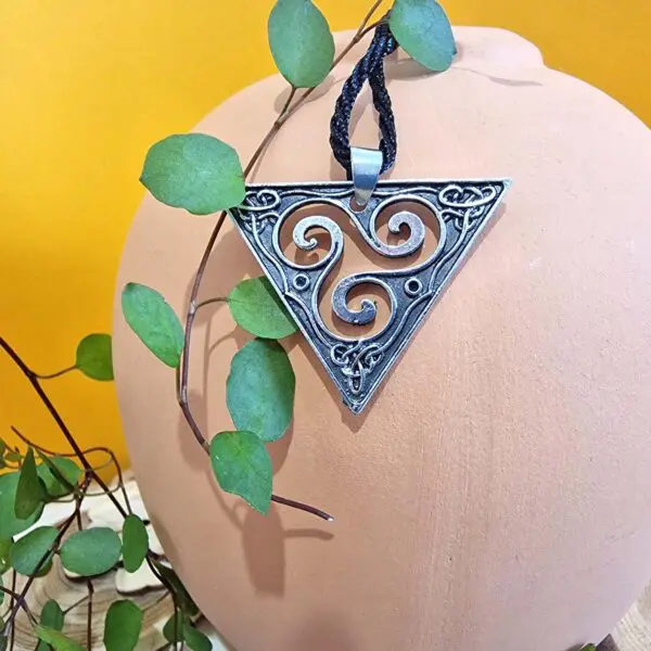 Pendentif Triangle Triskèle