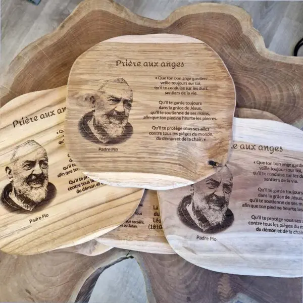 Plateau Padre Pio avec Prière en Teck – Image 2