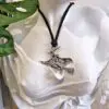 Pendentif la Sorcière au Balais – Image 3