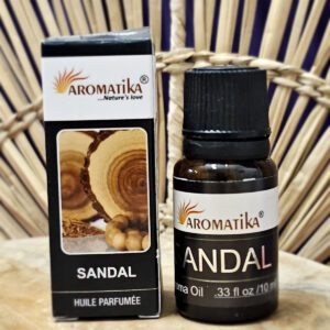 Huile parfumée Aromatika Santal pour apaiser l’esprit et favoriser la relaxation et l’équilibre intérieur.