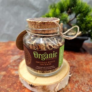 Image d'un bocal d'encens Organic Goodness Smudge, mélange de citronnelle, clou de girofle et anis étoilé. Ingrédients 100 % naturels, fabriqué en Inde. Utilisé pour la purification et la méditation.
