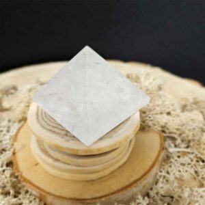 Pyramide en pierre naturelle de Cristal de Roche - 5 cm