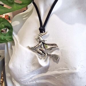 Pendentif la Sorcière au Balais